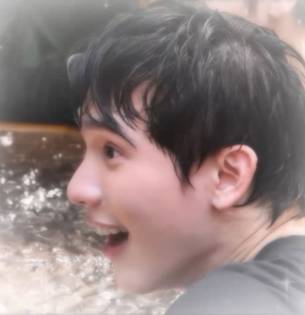 DearMoonYou's tweet image. Those same eyes 😭😭
#forcebook