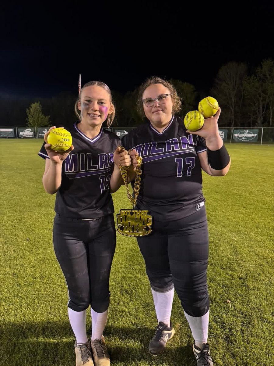MayceeMasters23's tweet photo. Last night, Rylee and I received Players of the Game! I secured my 2nd Home run of my Sophomore season going 4 for 4 at the plate with 5 RBIs and 3 Stolen Bases. Rylee had 2 Home Runs and 3 RBIs. We helped secure the win over Westview.💪🏽@west10sports  @westtnsoftball @UTMSoftball https://t.co/QXso77kKxU
