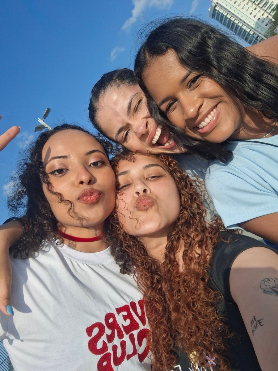 ǝןןʎ VAI VER O BTS 🪭 tweet media