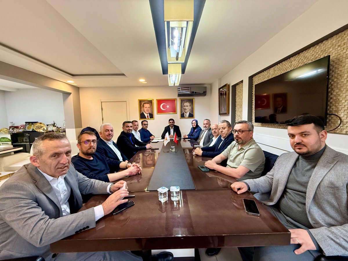 İl Başkanımız Ferhat Salt’ın Başkanlığında İlçe Başkanları ve İlçe Koordinatörleri Toplantısı gerçekleştirildi.