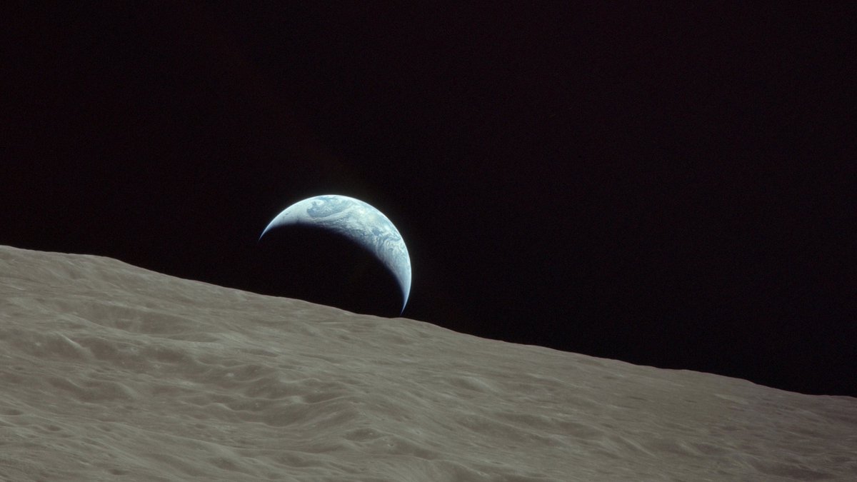 AstroJoeB's tweet image. Apollo 17 Earthrise vs Artemis II Earthset

The new Lunar age has begun!