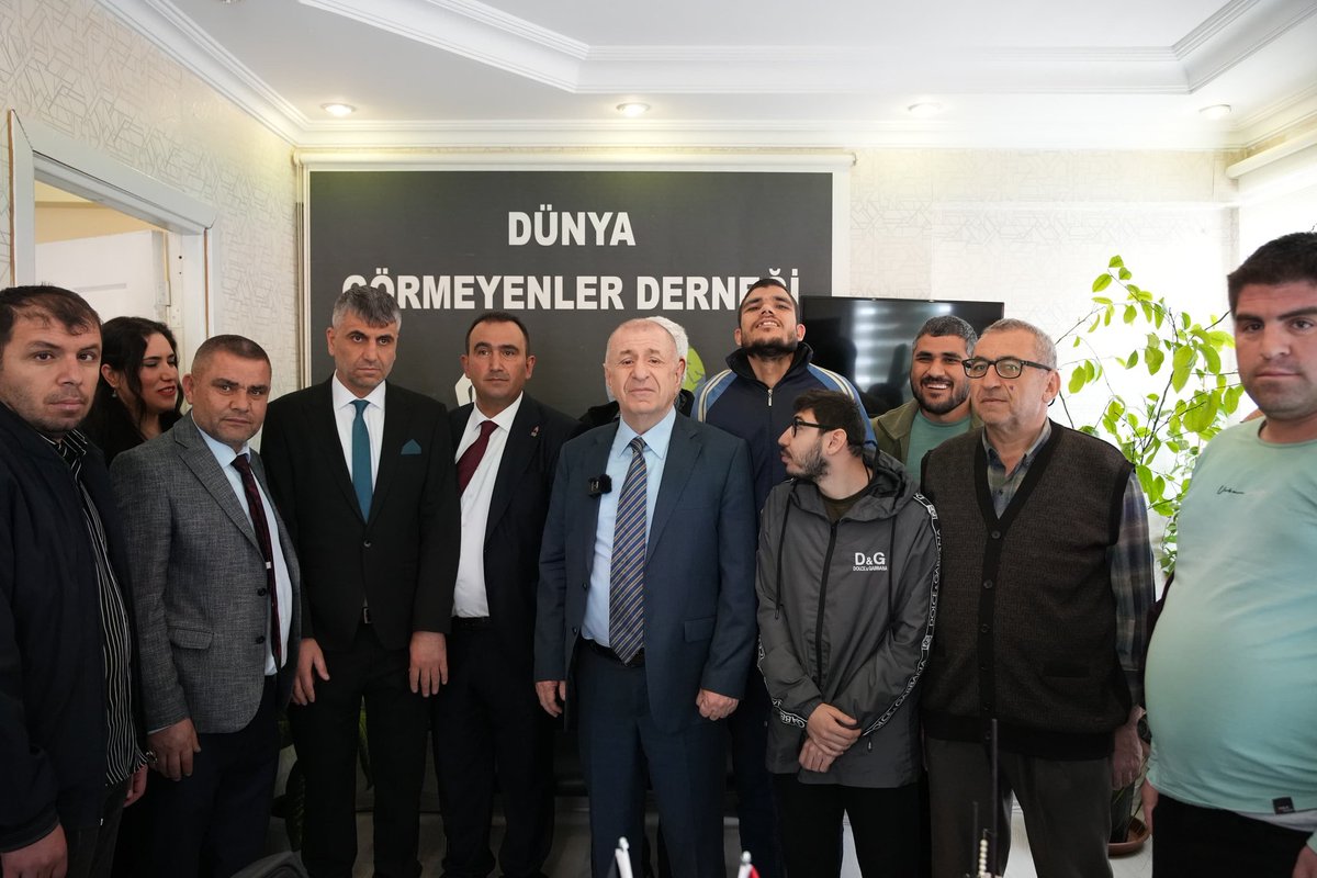 umitozdag's tweet photo. Konya'da yüzlerce engelli vatandaşımızı temsil eden Dünya Görmeyenler Derneği Genel Merkezi'ni ziyaret ederek, değerli Genel Başkan Mehmet Ali Şahin ve engelli vatandaşlarımızla bir araya geldik.

Engellilerin sorunlarını ve Zafer Partisi'nin engelli vatandaşlarımız için hazırladığı engelli politikalarını konuştuk.

Misafirperverlikleri için tüm engelli kardeşlerimize teşekkür ediyorum.

@zaferpartisi