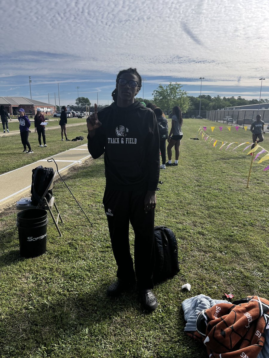 Consol Track & Field tweet media