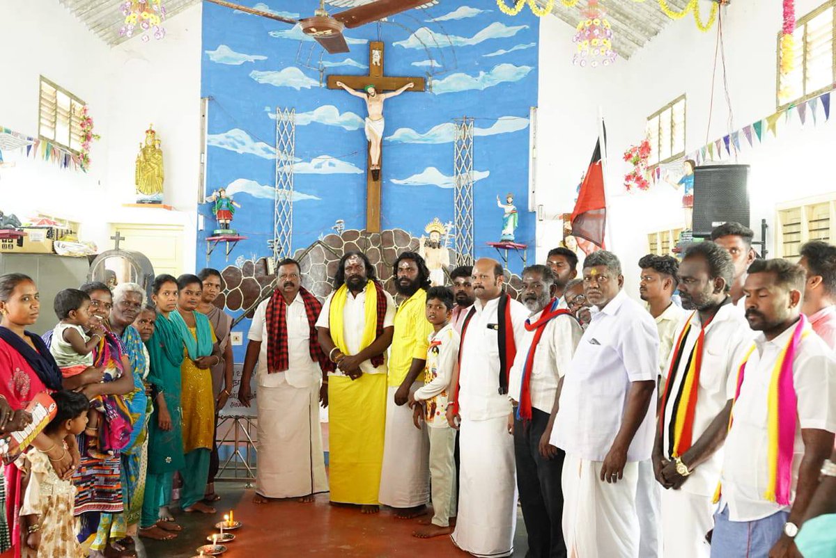 KKSelvakumaroff's tweet photo. மக்களே நம் பலம்! மாற்றமே நம் இலக்கு!

இன்று 07.04.2026,செவ்வாய்க்கிழமை - @arivalayam  மதசார்பற்ற முற்போக்கு கூட்டணியின், மாண்புமிகு தமிழக முதல்வர் @mkstalin  பேராதரவு பெற்ற, நத்தம் சட்டமன்ற தொகுதி வேட்பாளராகிய நான், நமது நத்தம் ஊராட்சி ஒன்றியத்திற்குட்பட்ட 45-க்கும் மேற்பட்ட குக்கிராமங்களில் பயணம் மேற்கொண்டு மக்களைச் சந்தித்தேன்.

செல்லுமிடமெல்லாம் தாய்மார்கள் எடுத்த ஆரத்தி, பெரியவர்களின் ஆசி, இளைஞர்களின் எழுச்சிமிகு வரவேற்பு என நத்தம் தொகுதி முழுவதும் உதயசூரியன் ஒளியால் நிறைந்திருக்கிறது.

"வெற்று வாக்குறுதிகள் அல்ல... உங்கள் வீட்டுப் பிள்ளையாக, உங்கள் முன்னேற்றத்திற்காக உழைக்கக் காத்திருக்கிறேன்!"

மறக்க முடியாத வரவேற்பளித்த எனது இரத்தத்தின் ரத்தமான உறவுகளுக்கு நெஞ்சார்ந்த நன்றிகள்!

நத்தம் தொகுதியின் வளர்ச்சிக்காகவும், தமிழகத்தின் விடியலுக்காகவும் உங்களின் பொன்னான வாக்குகளை உதயசூரியன் சின்னத்தில் அளித்து பெருவெற்றி பெறச் செய்திட அன்புடன் வேண்டுகிறேன்!....
#வெல்வோம்_ஒன்றாக