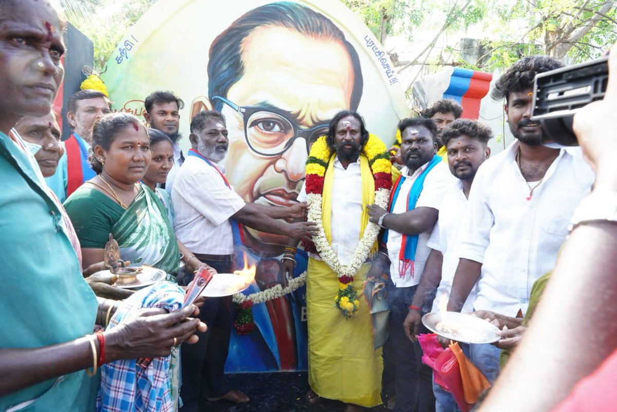KKSelvakumaroff's tweet photo. மக்களே நம் பலம்! மாற்றமே நம் இலக்கு!

இன்று 07.04.2026,செவ்வாய்க்கிழமை - @arivalayam  மதசார்பற்ற முற்போக்கு கூட்டணியின், மாண்புமிகு தமிழக முதல்வர் @mkstalin  பேராதரவு பெற்ற, நத்தம் சட்டமன்ற தொகுதி வேட்பாளராகிய நான், நமது நத்தம் ஊராட்சி ஒன்றியத்திற்குட்பட்ட 45-க்கும் மேற்பட்ட குக்கிராமங்களில் பயணம் மேற்கொண்டு மக்களைச் சந்தித்தேன்.

செல்லுமிடமெல்லாம் தாய்மார்கள் எடுத்த ஆரத்தி, பெரியவர்களின் ஆசி, இளைஞர்களின் எழுச்சிமிகு வரவேற்பு என நத்தம் தொகுதி முழுவதும் உதயசூரியன் ஒளியால் நிறைந்திருக்கிறது.

"வெற்று வாக்குறுதிகள் அல்ல... உங்கள் வீட்டுப் பிள்ளையாக, உங்கள் முன்னேற்றத்திற்காக உழைக்கக் காத்திருக்கிறேன்!"

மறக்க முடியாத வரவேற்பளித்த எனது இரத்தத்தின் ரத்தமான உறவுகளுக்கு நெஞ்சார்ந்த நன்றிகள்!

நத்தம் தொகுதியின் வளர்ச்சிக்காகவும், தமிழகத்தின் விடியலுக்காகவும் உங்களின் பொன்னான வாக்குகளை உதயசூரியன் சின்னத்தில் அளித்து பெருவெற்றி பெறச் செய்திட அன்புடன் வேண்டுகிறேன்!....
#வெல்வோம்_ஒன்றாக