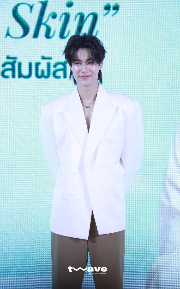 Ei Ei Thin tweet media