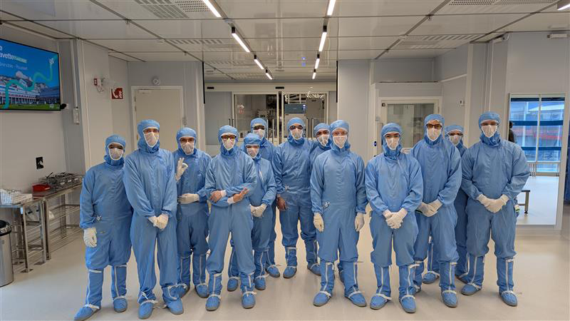 ST_France_News's tweet photo. Futurs #ingénieurs, vous avez toujours voulu connaître les secrets de la #production des puces, découvrir les coulisses des salles blanches et nos #métiers du design ?
Les #étudiants de l'#ENSIMAG l’ont fait, lors d’une immersion sur notre site de Crolles. https://t.co/FMGSLlcNL3