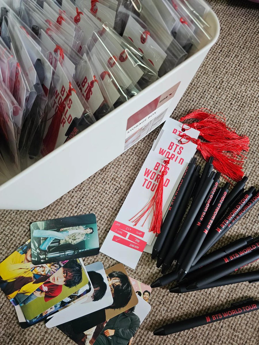 EijaOshin's tweet image. See yalll at goyang army 🏟💜😊🤸‍♀️
#BTS_WORLDTOUR_GOYANG
#freebies 🇰🇷