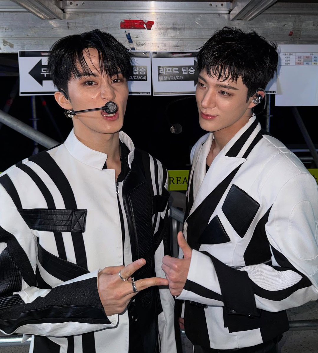 นีน่อลี tweet media