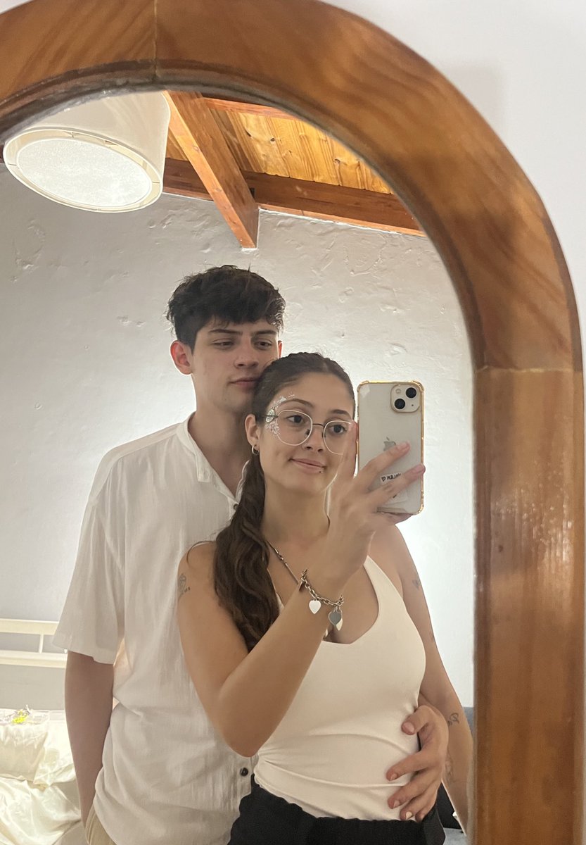 GaeLeproso's tweet photo. Siempre voy a estar agradecido con la vida por hacerme coincidir con vos. Te amo. 
Ojalá toda la vida estar a tu lado, con tus besos, tus abrazos, tu ternura (esa que escondes) y tu amor, que me cuides y yo cuidarte, en todo sentido. Sos mi mundo, Po. https://t.co/Ld8AtEEq6O