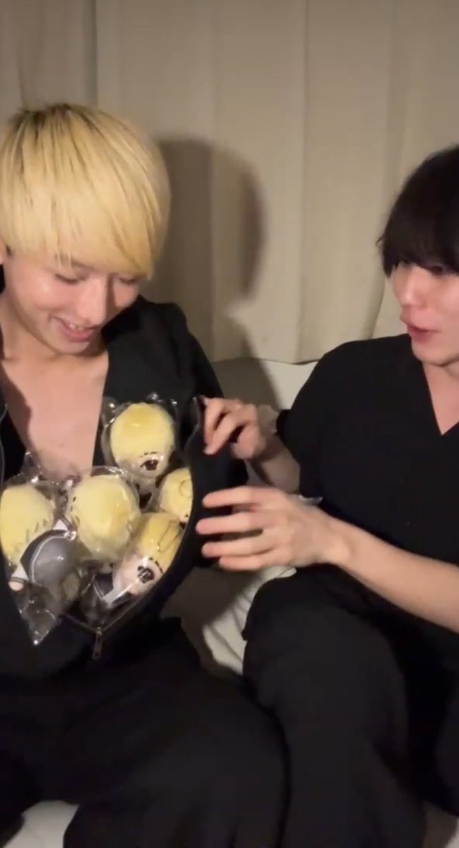 マカはる tweet media