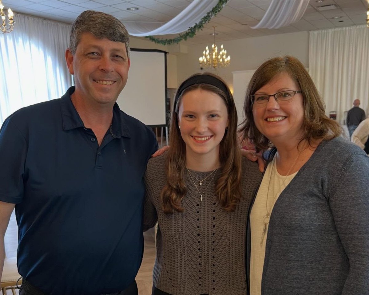 stvmirish's tweet image. A powerful moment for our STVM community! ✨☘️
Bella Incorvia VM26 shared her faith journey at the First Friday Club of Greater Akron, inspiring us with her courage and showing the strength of community and faith in action. 🙏

#STVM #STVMFamily #MarianistEducation