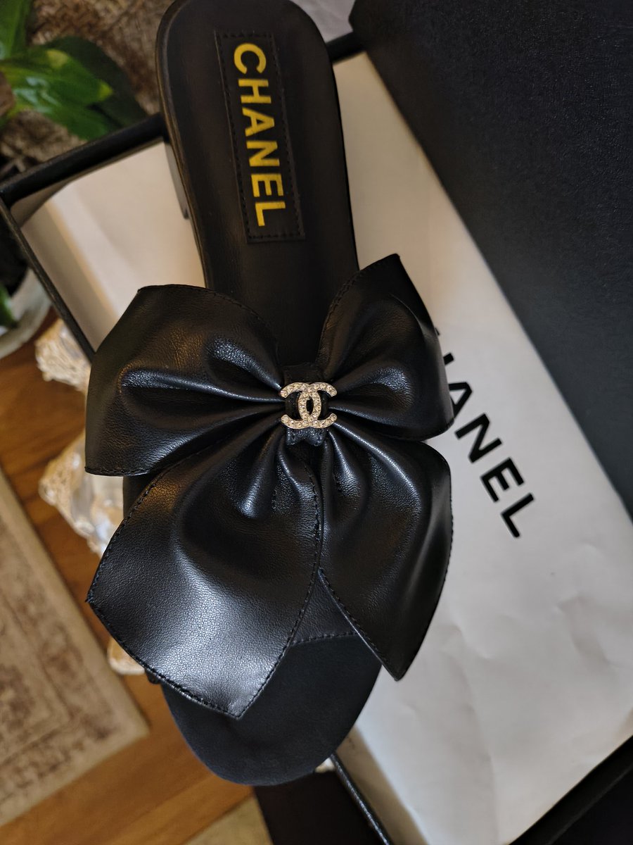 Size 7
200$
Brand new