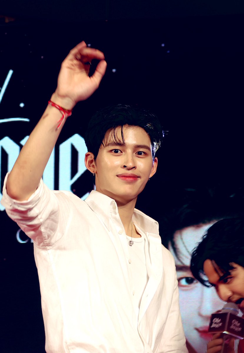 paneewon tweet media