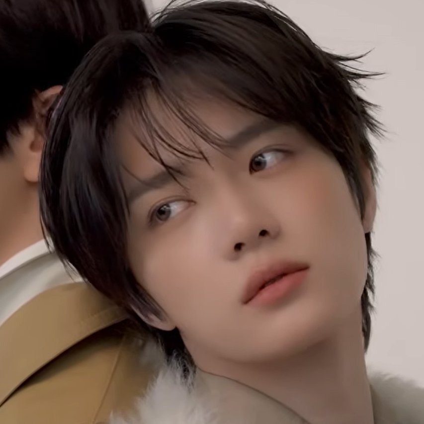 ghostingsoobin's tweet photo. honestly if i were a brand i would choose beomgyu as my model without thinking twice, not only is he extremely pretty in any outfit or hairstyle but he has such dynamic, intense, funny and unique expressions...i love model beomgyu so much, he deserves to be booked and busy https://t.co/j5hoblALa7