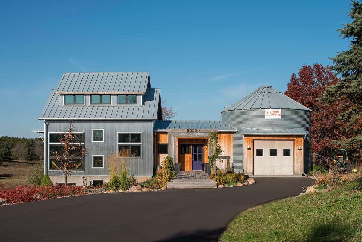 OneKindesign's tweet image. Timeworn granary gets upcycled into beautiful home in Minnesota countryside 
onekindesign.com/upcycled-grana…