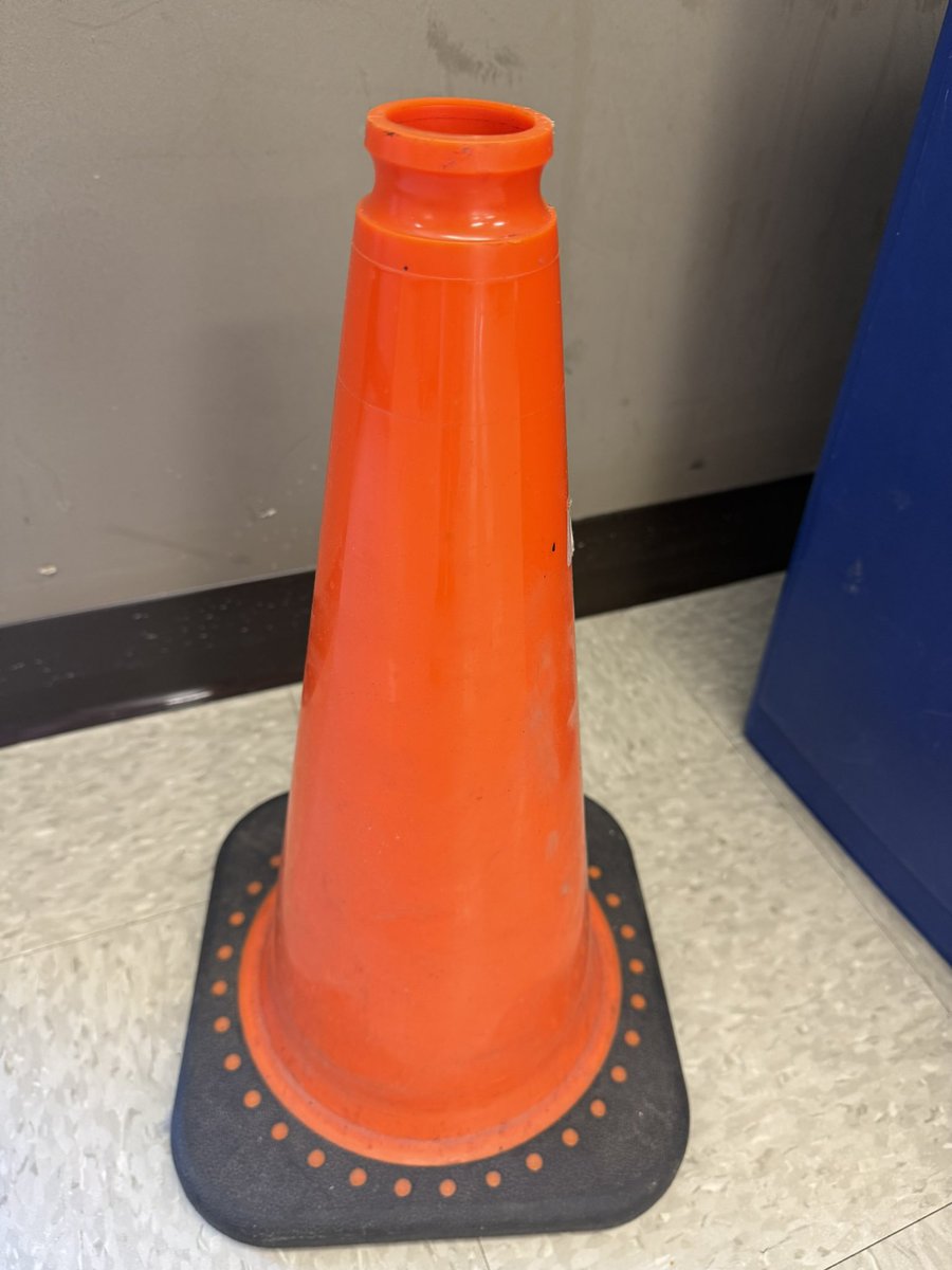 KellyStlrzFan's tweet photo. Soooo at my temporary office this has been sitting here for months, never paid any attention to it really until recently. I really want to grab it lol. Obviously it’s not needed here. @Pirates #Hoistthecone #LetsGoBucs https://t.co/FVdsPYi125