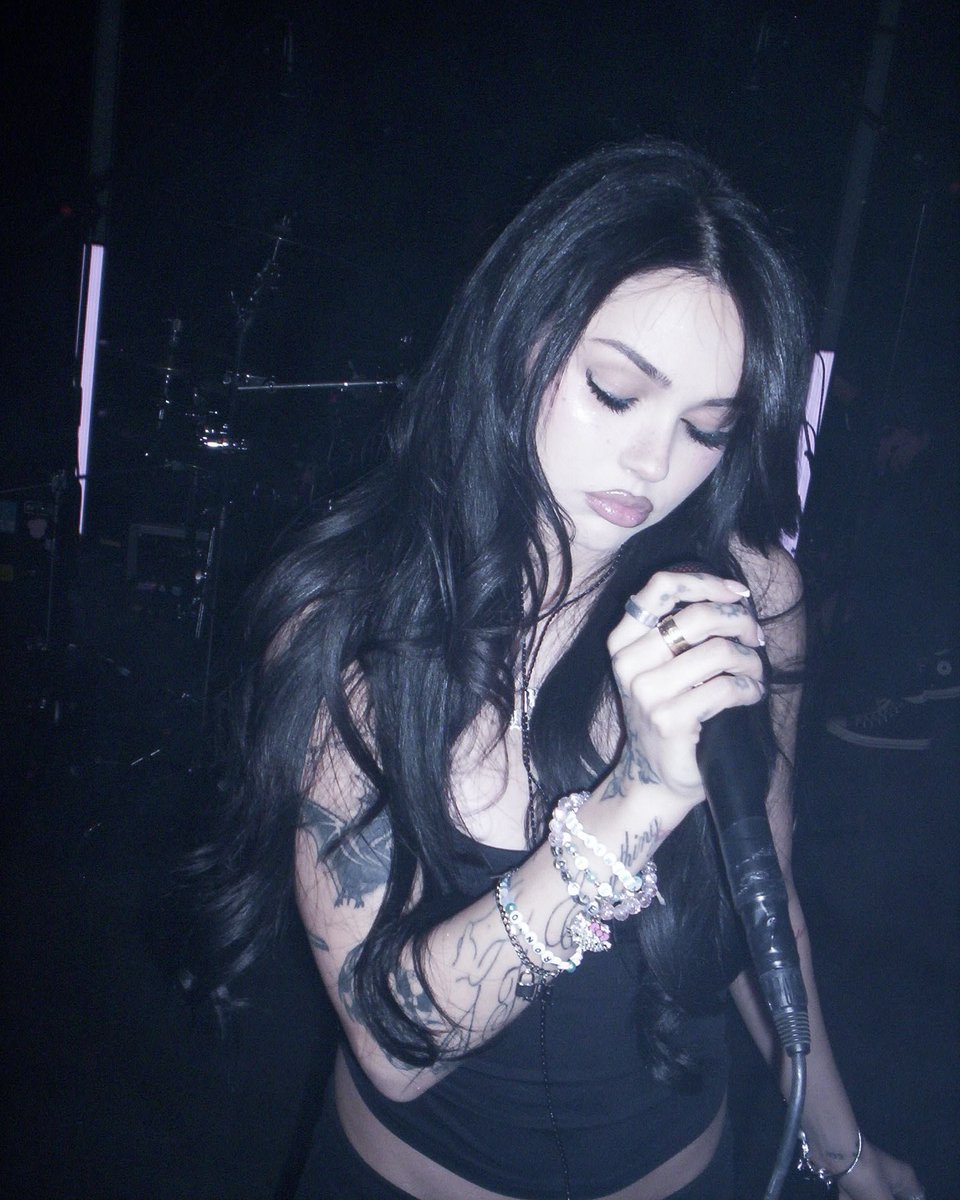 MAGGIE LINDEMANN tweet media