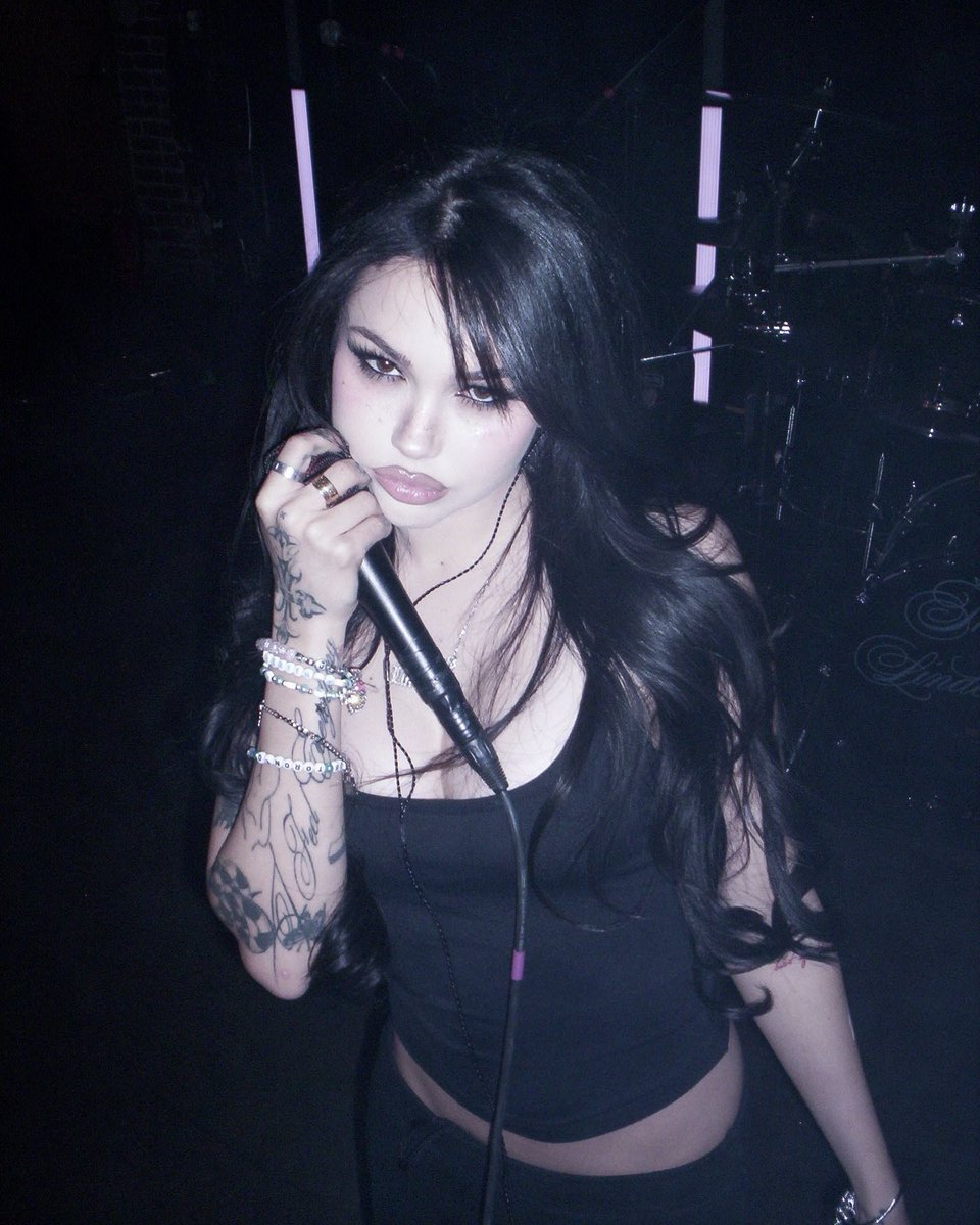 MAGGIE LINDEMANN tweet media