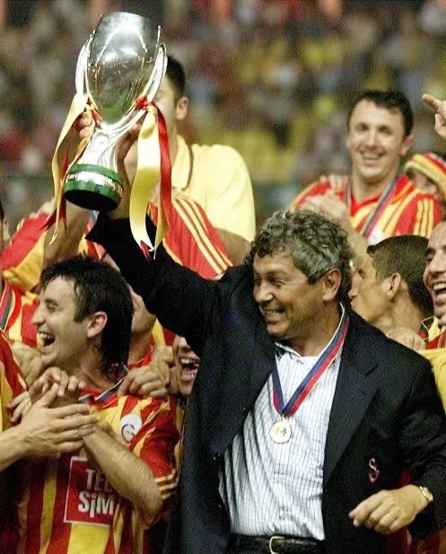 SedatDogan_'s tweet photo. Sevgili Lucescu’yu kaybetmişiz. Bize yaşattıkları için kendisine teşekkür borçluyuz. Yollarımız erken ayrılmasaydı daha nice başarılara imza atacaktık. İnsanlığını, duruşunu, kültürünü ve çalışkanlığını yakından yaşamış biri olarak son derece üzgünüm. Galatasaray’dan ayrılmak zorunda bırakıldığında çok üzülmüştü. Keşke kendisine bunu yaşatmasaydık.Yolu ışık olsun. Allah rahmet eylesin.