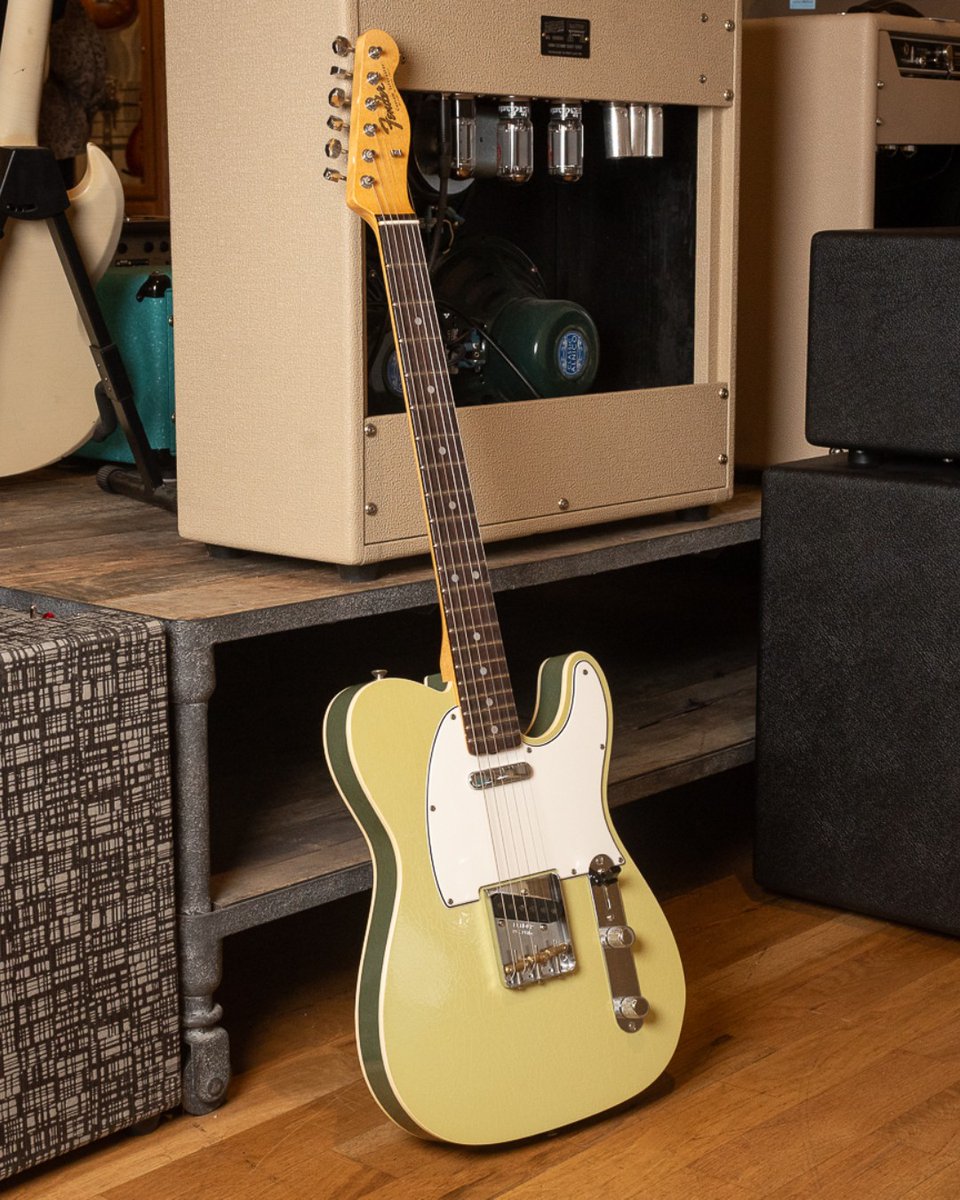 ChicagoMusicEx's tweet image. bit.ly/46PVLyx | Be honest—would you go green for this #TeleTuesday? This “Chicago Special” @Fender Tele is bringing serious heat! 🔥 Two-tone finish, aged just right. Click, call, chat, or visit us today to make this your next Tele! #CME #Fender #FenderTelecaster #Tele