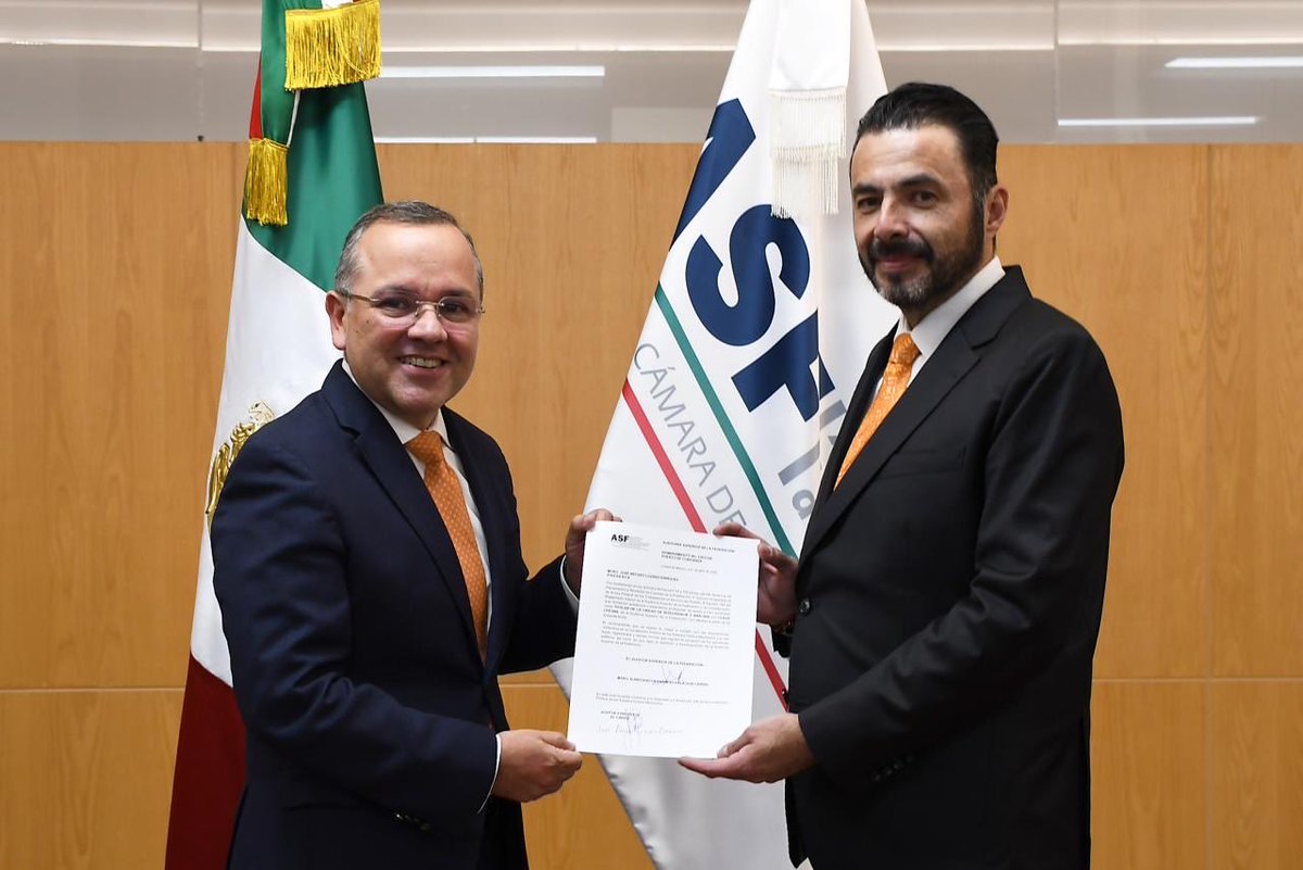 Gracias Mtro. <a href="/Aureliano_HPC/">Aureliano Hernández Palacios Cardel</a>, Auditor Superior de la Federación, por la confianza que me brindas con el nombramiento de Titular de la Unidad de Inteligencia y Análisis de la <a href="/ASF_Mexico/">Auditoría Superior</a>, seguiré trabajando con profesionalismo, compromiso y dedicación.