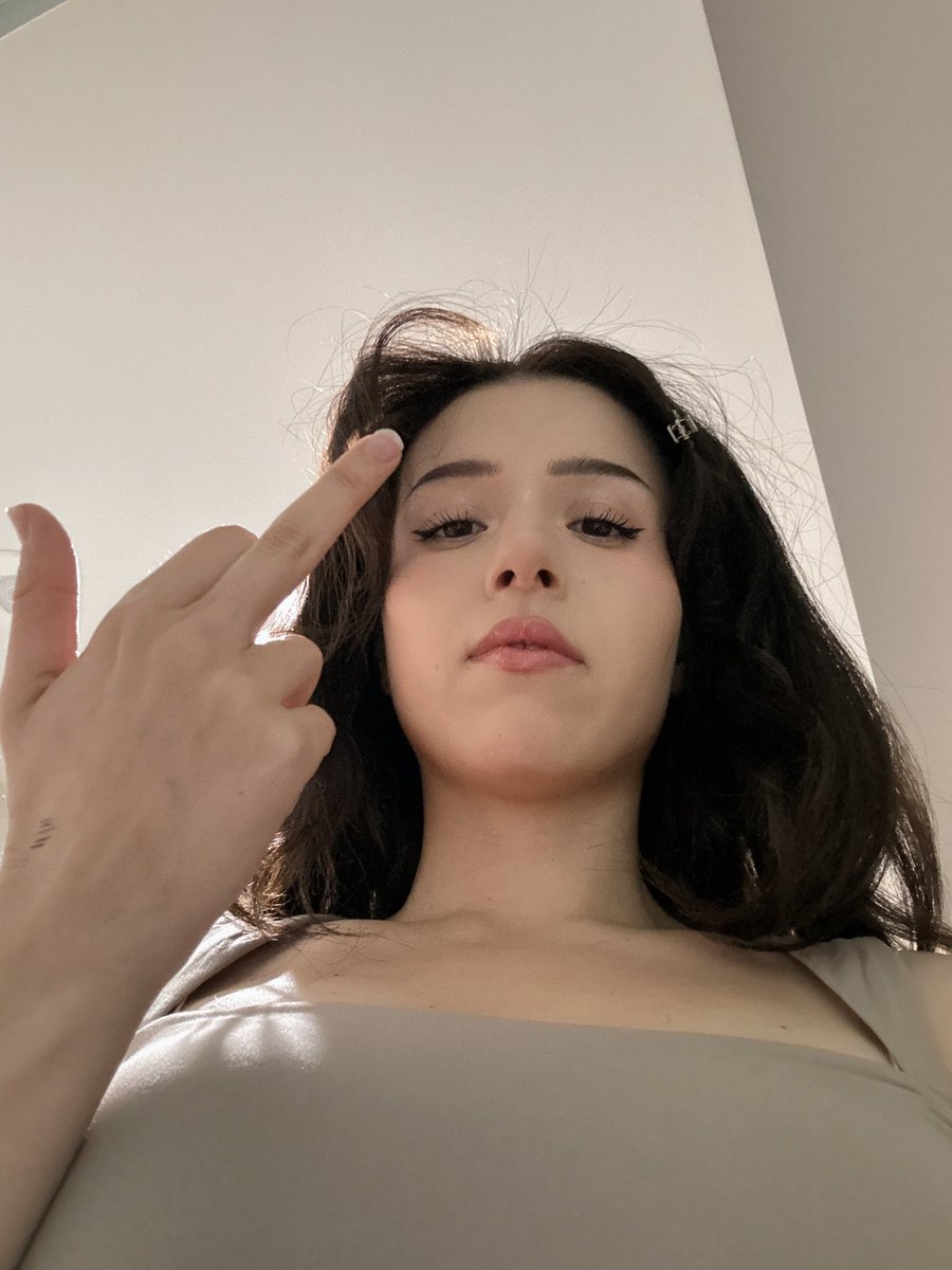 <a href="/tet0na_paj3ra/">Hana</a> De nada perdedora 🩷 mommy solo hace lo necesario para teneros con la correa y bien obedientes 💋