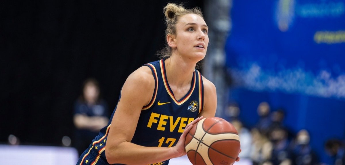AppleJohnny7854's tweet image. The @IndianaFever should attempt to sign Alanna Smith!  Adding her in with @CaitlinClark22 @aa_boston @Kelz_Hoop and @lexiehulll would be #AMAZING!  Go #Fever!