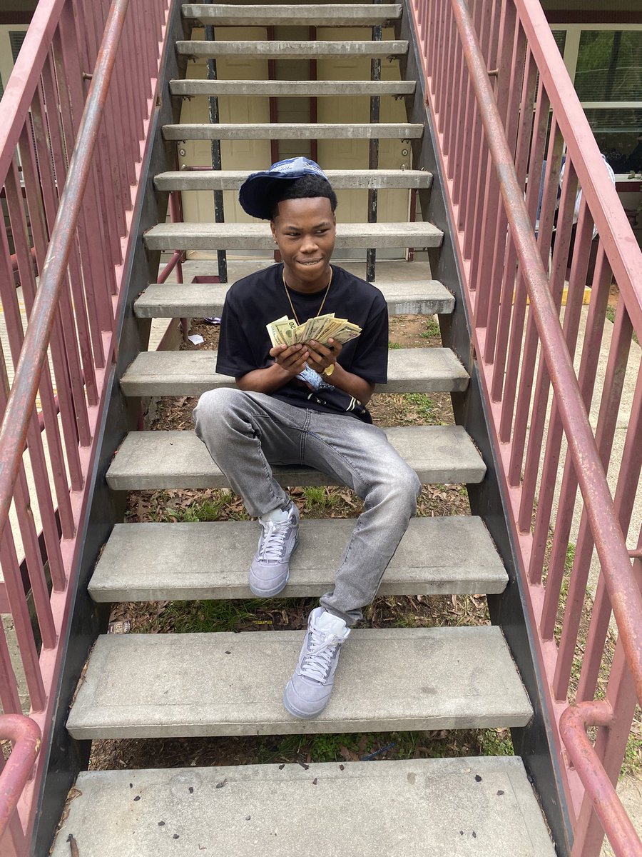 CalvinJonTrez's tweet photo. I eat im the birthday🤧 https://t.co/YsTdwAqvqi