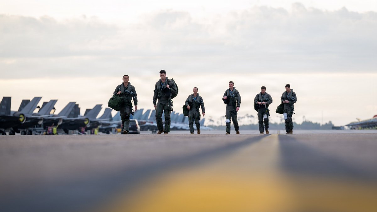 AirNatlGuard's tweet image. You voted and the 2026 1st Quarter #GuardPic comes from the @FLGuard!

Tech. Sgt. Marissa Welker captured this photo of 125th Fighter Wing pilots on the flightline during Agile Combat Employment training at Tyndall Air Force Base, Florida, Feb. 11, 2026.