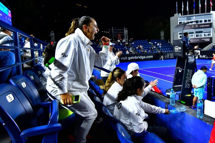 DesdeOlimpiaMX's tweet image. #Tenis 🎾

¡POR LOS PLAY-OFFS!

Mañana México 🇲🇽 debuta ante Venezuela 🇻🇪 en el Grupo I de la Zona Americana de BJK Cup (7-11 de abril) en Colombia 🇨🇴 con:

🇲🇽Ana Sofía Sánchez
🇲🇽Victoria Rodríguez
🇲🇽María Fernanda Navarro
🇲🇽Marian Gómez

📺 Transmite: billiejeankingcup.com