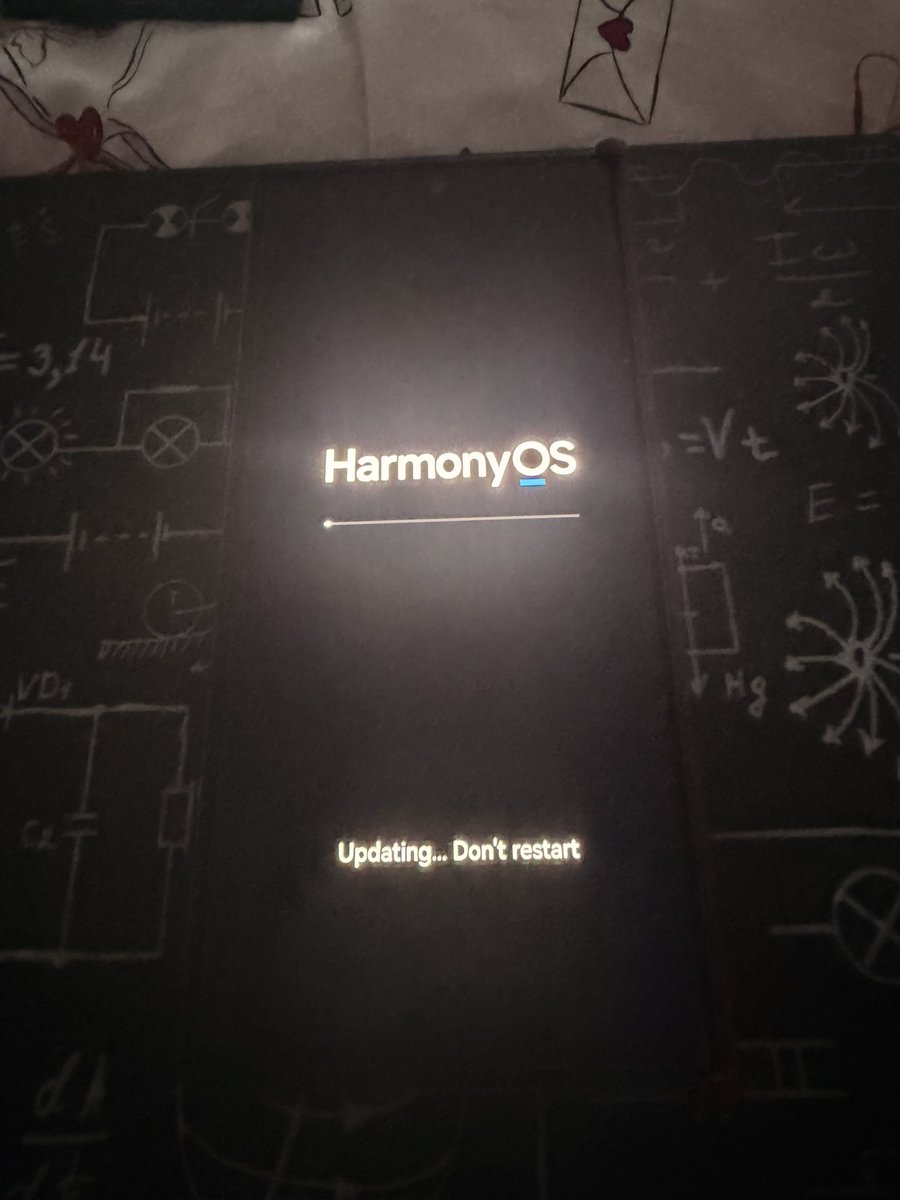 Alipronoob's tweet photo. So created new huawei Id with china region and it worked. Thank you so much guys. @LivingInHarmony I will come back once 6.1 public beta drops 😍 https://t.co/ntxWK6EBnB