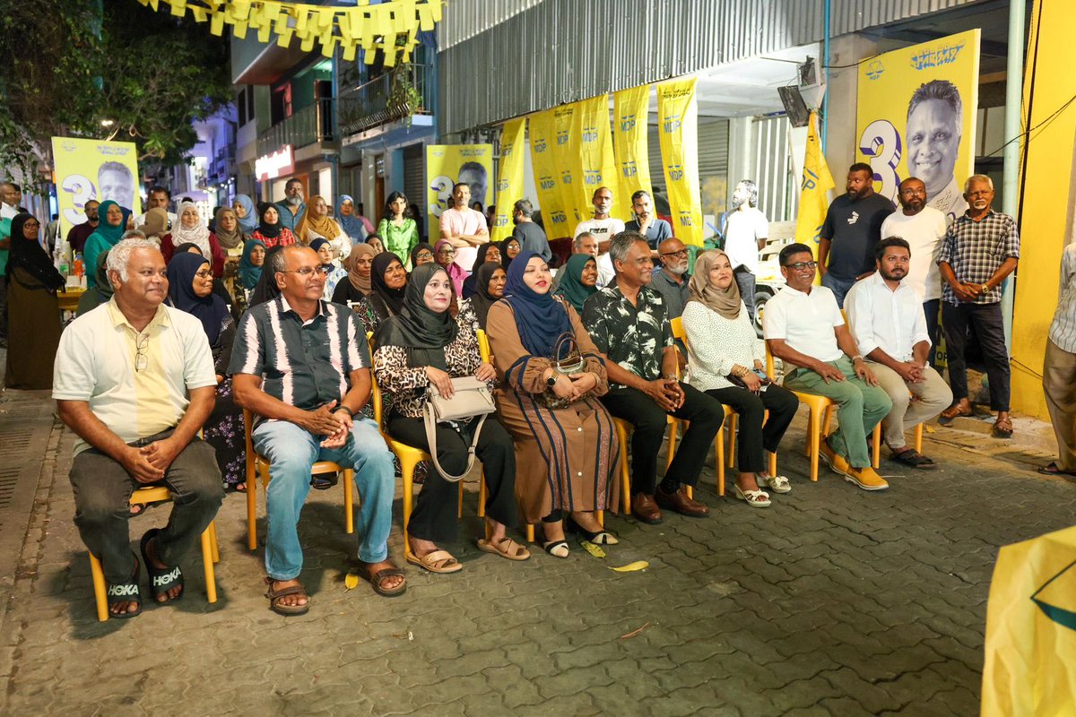 adamazim's tweet image. ހެންވޭރު ދެކުނު ދާއިރާގެ ކައުންސިލްގެ ގޮނޑި، އަދި ޑަބްލިއުޑީސީ ގޮނޑި ކާމިޔާބު ކުރުމުގެ އުފާ ފާހަގަކުރުން،  އެ
ދާއިރާގެ ރައްޔިތުން އަަޅުގަނޑުމެންނަަށް ދެއްވި ލޯތްބާއި ތާއިދަށް ޝުކުރު ދަންނަވަން
@AishathNazima13 @reesha_a #Sonia