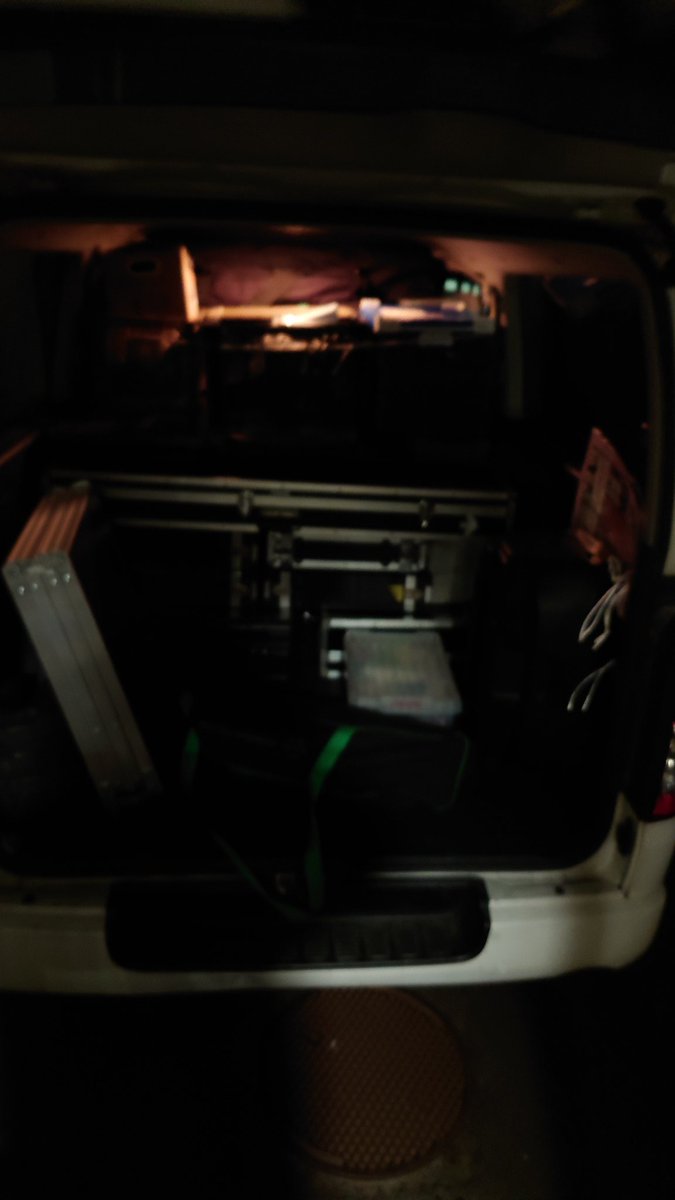 深夜の積み込み♪
明るくなる前に中断。