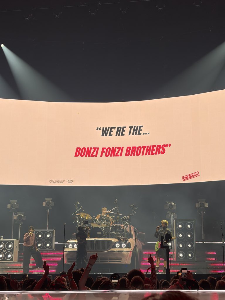 steph ✨ tweet media