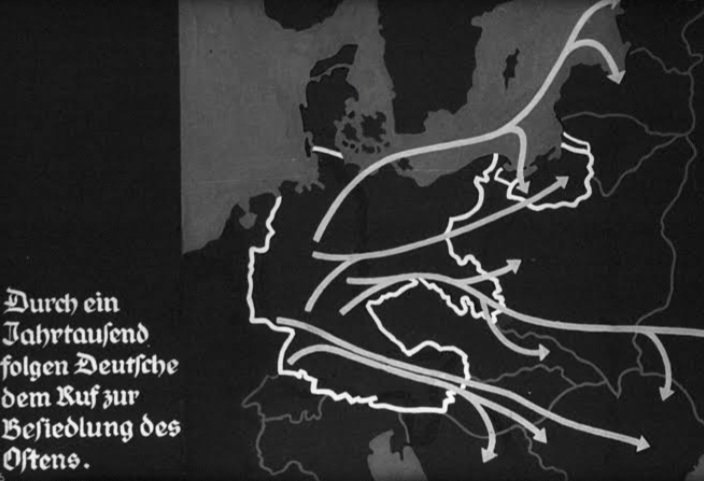 Hateslawe's tweet photo. 6th NS propaganda slide of a Hitler Youth educational presentation entitled. "German Achievements in the East"

Durch ein Jahrtausend folgen Deutsche dem Ruf zur Besiedlung des Ostens.
//
For a millennium, Germans followed the call to settle the East. https://t.co/CGQ2jIF8JO
