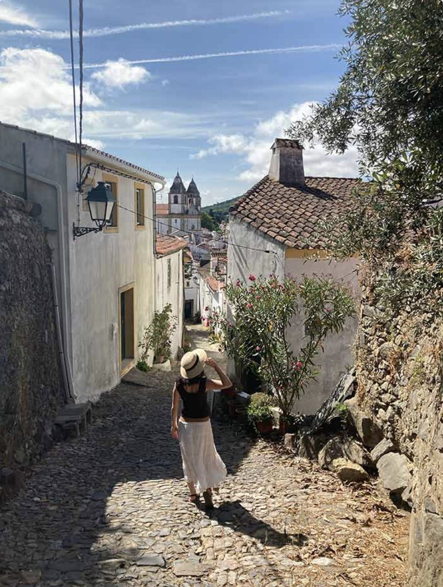 VeroSinmapa's tweet photo. 🇵🇹Este pueblo medieval de #Portugal está a menos de 1h de Badajoz… y casi nadie se detiene.

😎Un pueblo con muchísimo encanto, de calles empedradas, aire tranquilo y un bonito castillo

🙇🏻‍♀️Aquí te cuento por qué deberías parar sí o sí a #CasteloDeVide ⇨ https://t.co/xv62X8u61P https://t.co/5cZvmAC6kj