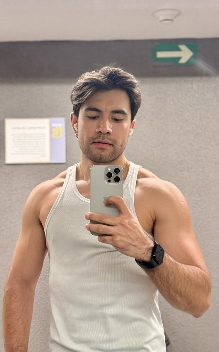 SmiAlejo's tweet photo. Ya nos gusta el día de hombro 😌 https://t.co/hq0du5mYws