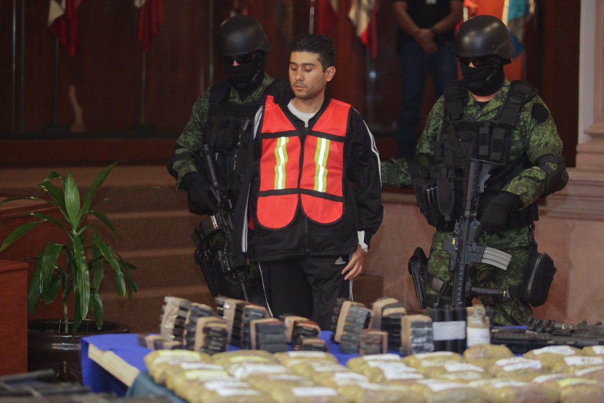 AngelenHD's tweet photo. Erick Valencia Salazar, EL 85, se declaró culpable del único cargo en su contra en EU: tráfico de cocaína. Trabajó con Nacho Coronel, con los hermanos Óscar y Juan Carlos Nava Valencia, del Cártel del Milenio, y fundó el #CJNG junto a Nemesio Oseguera Cervantes, El #Mencho, hasta qye fue traicionado. México lo entregó a EU en febrero de 2025 y ahora será sentenciado el próximo 31 de julio.