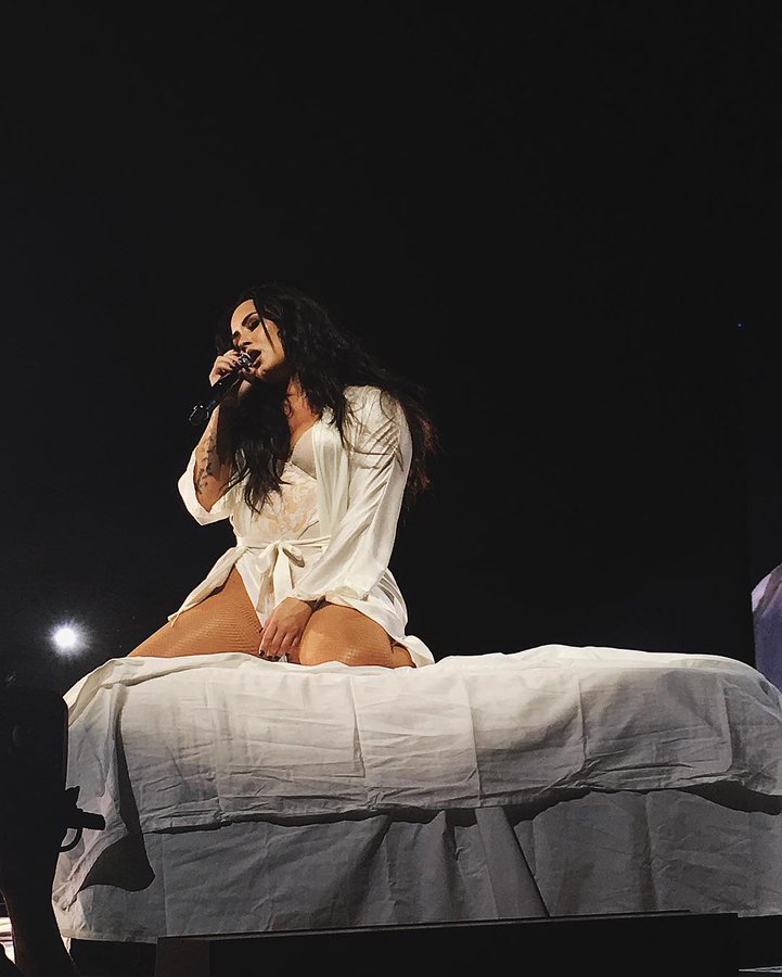 cecilia loves demi tweet media