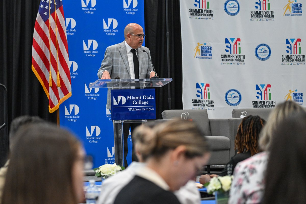 Miami Dade College tweet media