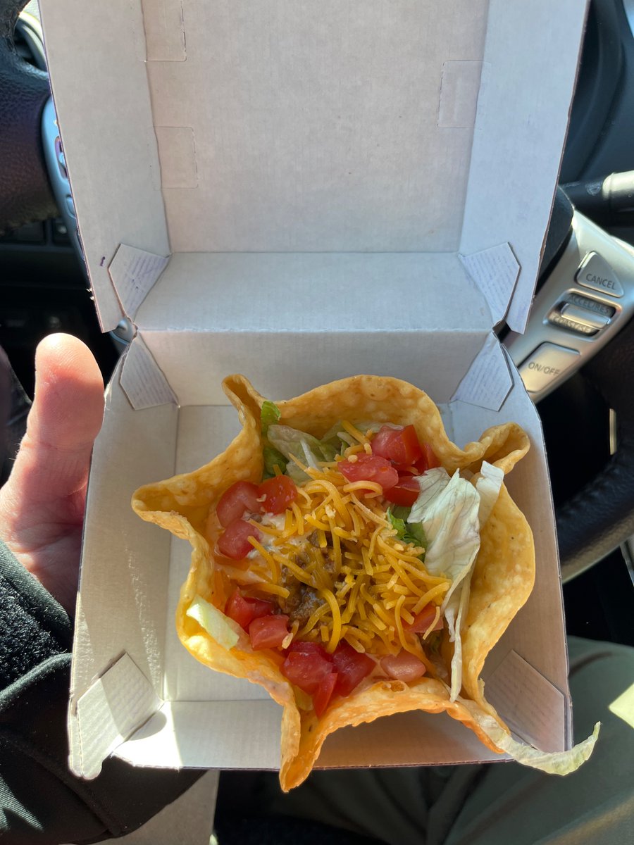 TweetHearts72's tweet photo. L❤️❤️k at this tiny Taco Bell Taco Salad. Just $2.99 on the new Value Menu. It’s just enough for about 5-6 bites and then the shell! It’s cute. Perfect for kids. Adorable! And delicious! #tacobell #tinythings #SnackShare https://t.co/Vrs4qXGPh1