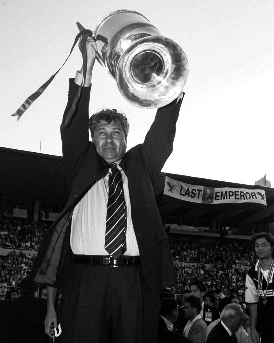 _BESIKTAS_FR's tweet photo. « Lorsque j’ai quitté Beşiktaş, je n’ai perçu aucun argent. J’ai fait don du reste pour que le club puisse agrandir le stade İnönü. Il est devenu splendide. »

La légende avait disputé son ultime match contre la Turquie… et en plus, dans cet İnönü qu’il aimait profondément. 😔 https://t.co/nA122TXWqA