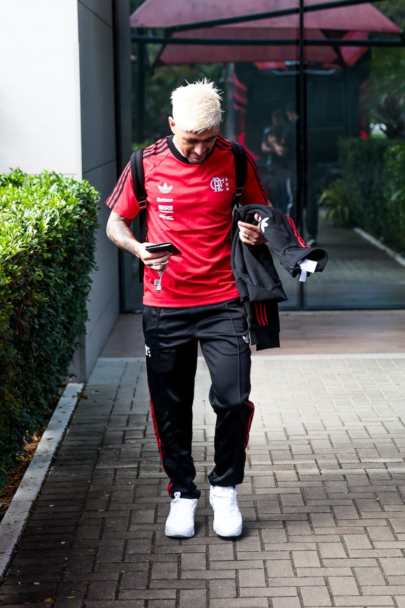 Arrascaeta ativou a skin lendária ainda mais com esse Manto perfeito! 

Combinação Top!