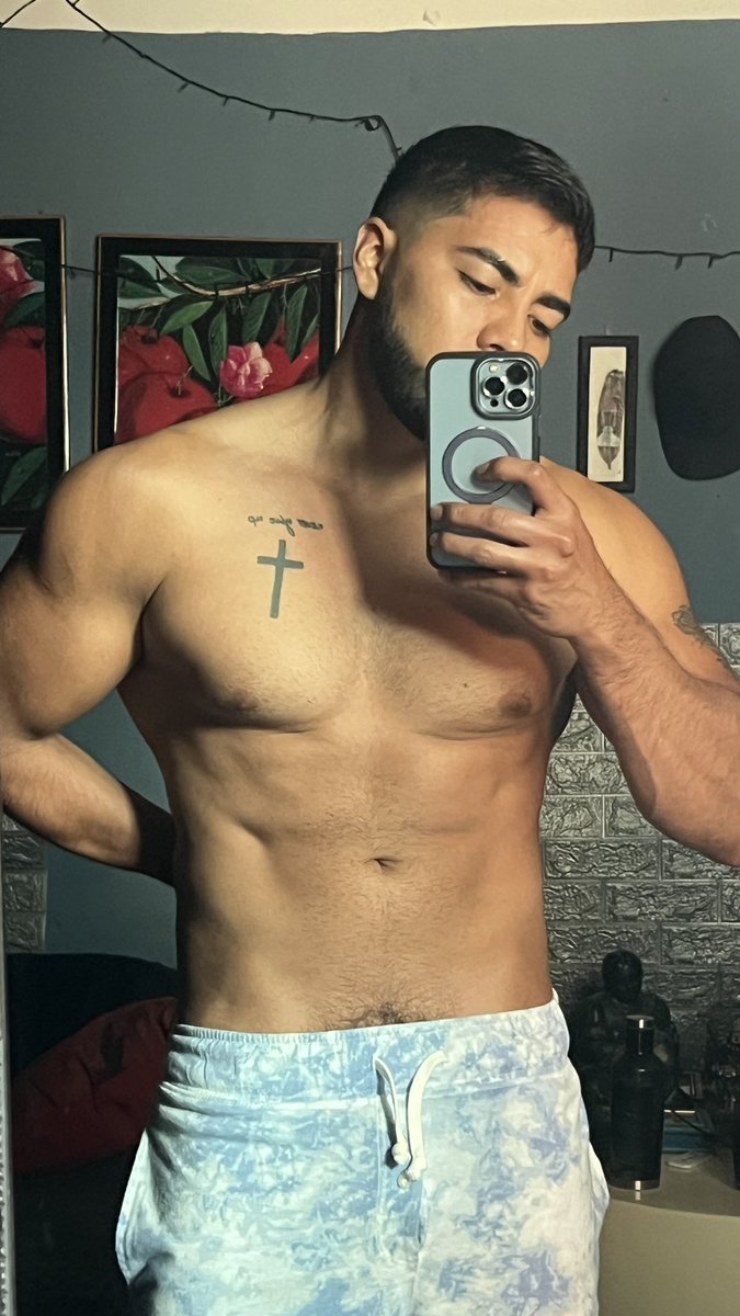 BryanFit96's tweet photo. 💪🥵🥵🥵🔥🔥😈 . Antes de ir a entrenar 💪💪 #fitboy #Telegramoficial #fitmodel https://t.co/VmPq7lnlA9