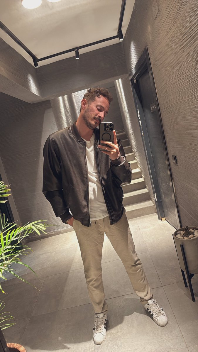 Kkprens00's tweet photo. Work work🤍 https://t.co/6g8hs5xJ0R