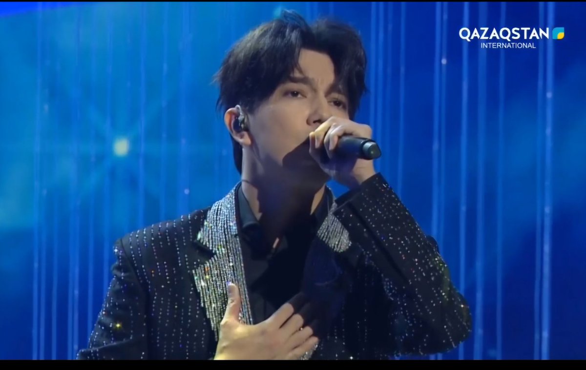 OlyaG20's tweet photo. @Jen__S0 VOICE BEYOND HORIZON 
LISTEN TO DIMASH 
#DimashOnYoutube 
"Главное быть честным с собой и своей музыкой. Никто не обязан мной восхищаться или принимать мои работы до того уровня, который я представлял. Я знаю и всегда знал свои сильные и слабые стороны" (Dimash Qudaibergen) https://t.co/pKG7tTMUyN