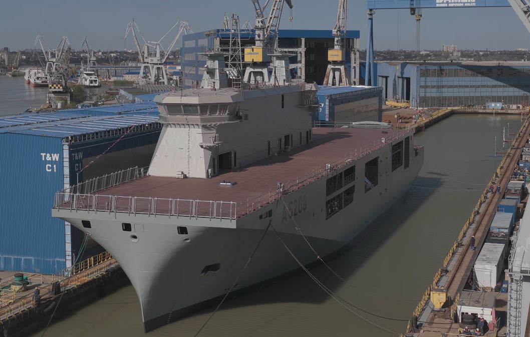 Foi hoje lançado à água o mais recente navio da <a href="/MarinhaPT/">Marinha</a> 🇵🇹, o NRP D. João II. Este navio polivalente, deverá ser recebido no inicio de 2027, após testes de mar e finalização de trabalhos de construção.