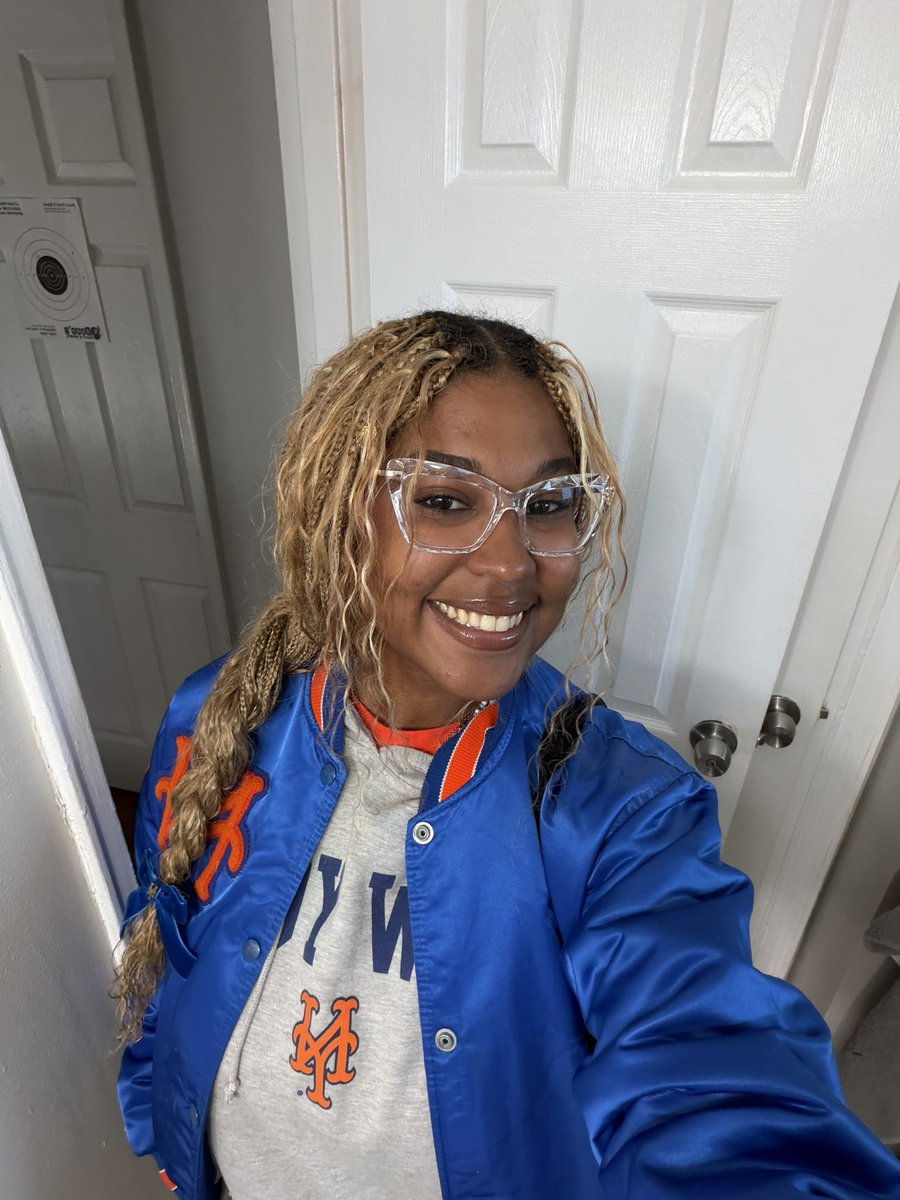 ashleyyjordyn's tweet image. finally getting to wear this jacket 🥹 #LGM