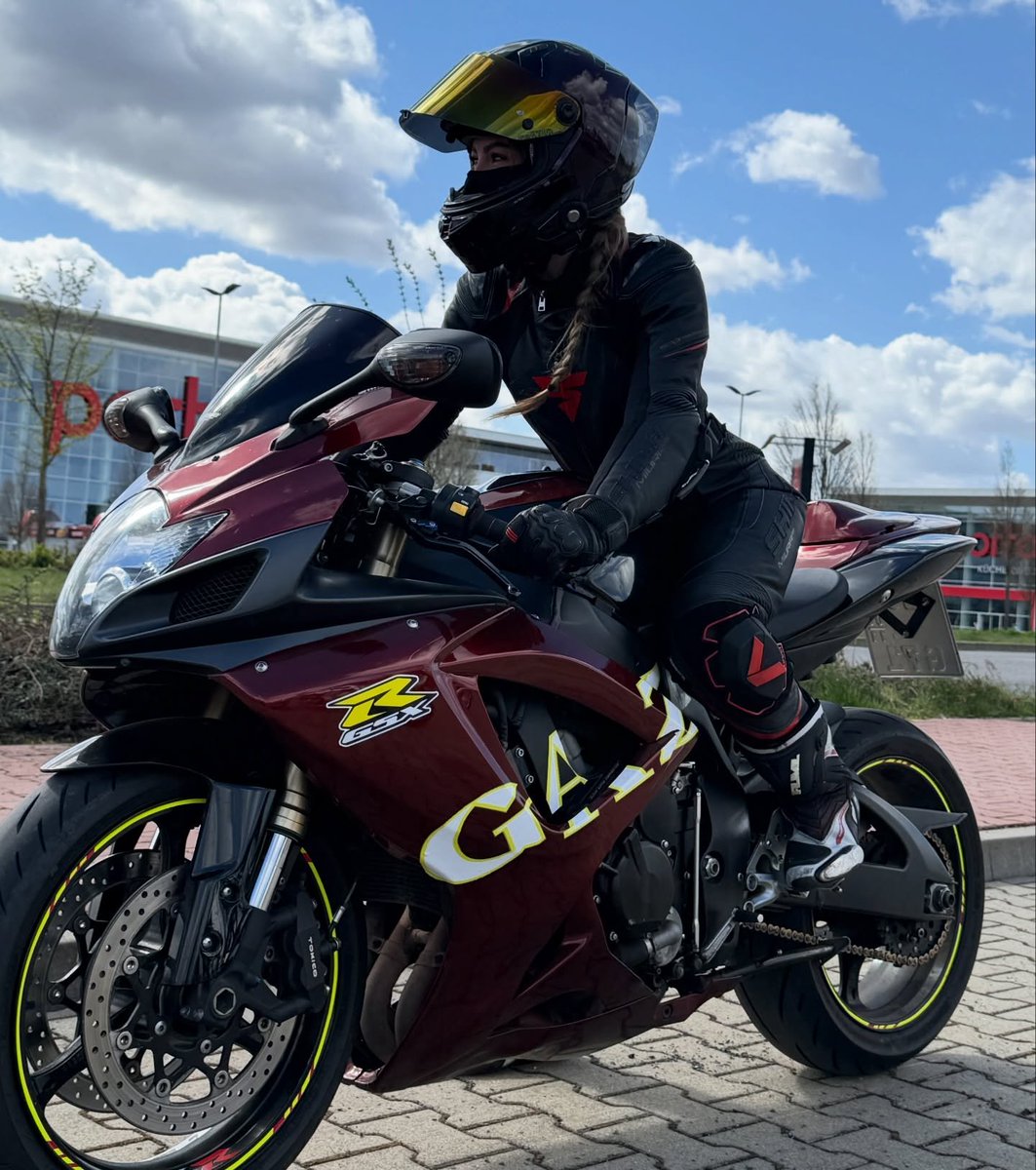MoreMotorcycles's tweet image. #Suzuki GSXR 
#BikerGirl 

📷
threads.com/@gazoxlina